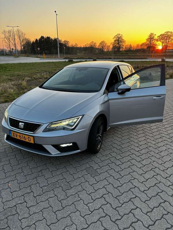 Grijs Gebruikt 2019 Seat Leon Style Stationwagen | € 11.000 - Afbeelding 1/4