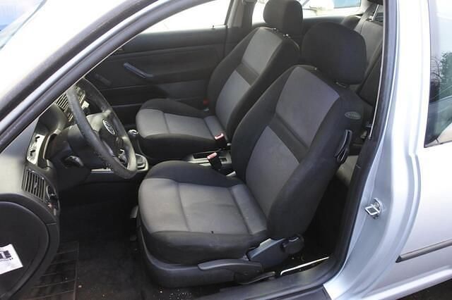 Occasion VW Golf IV Edition 75 PK (55 kW) 2001 Grijs (metallic) Hatchback