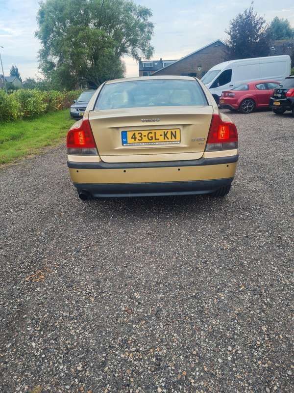 Goud Gebruikt 2001 Volvo S60 Sedan | € 1.250 (Super prijs) - Afbeelding 1/4