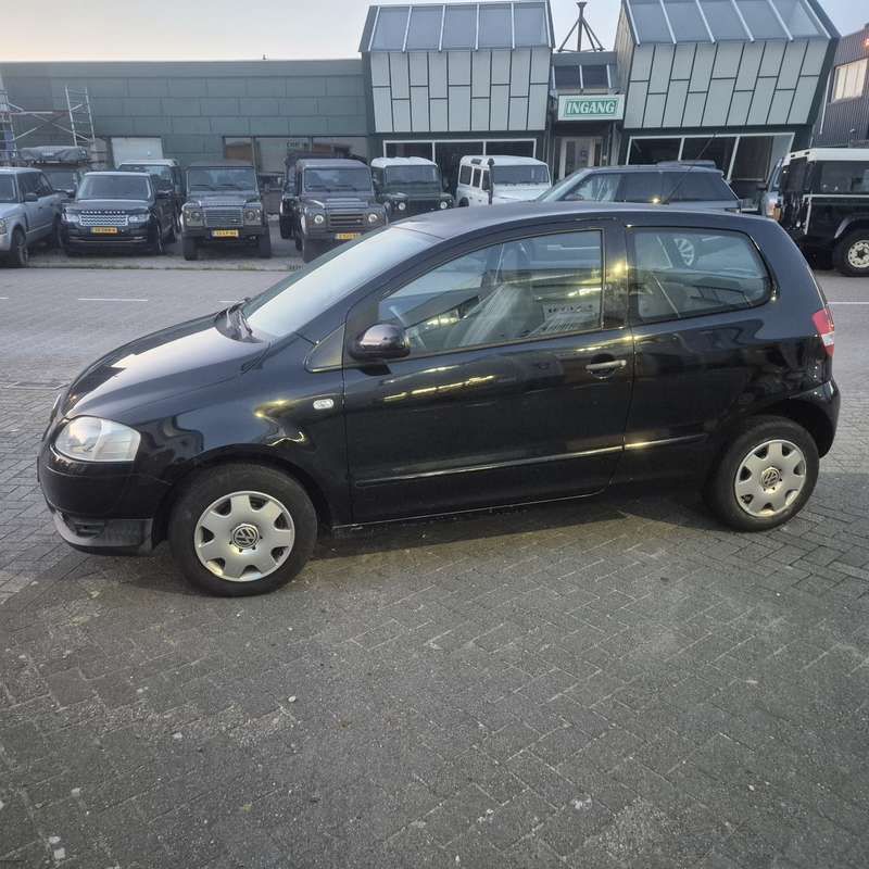 Zwart Gebruikt 2010 VW Fox Trendline Hatchback | € 1.350 (Eerlijke prijs) - Afbeelding 1/4
