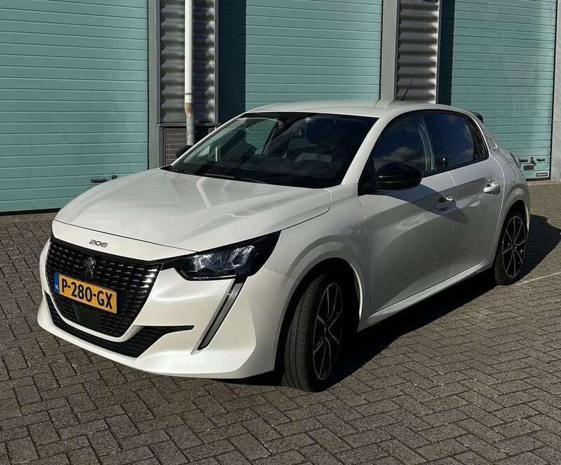 Wit Gebruikt 2022 Peugeot 208 Allure Hatchback | € 17.950 (Eerlijke prijs) - Afbeelding 1/4