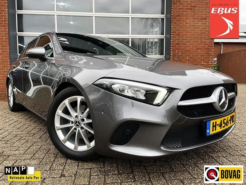 Grijs Gebruikt 2020 Mercedes A180 Advantage Hatchback | € 22.750 (Super prijs) - Afbeelding 1/4