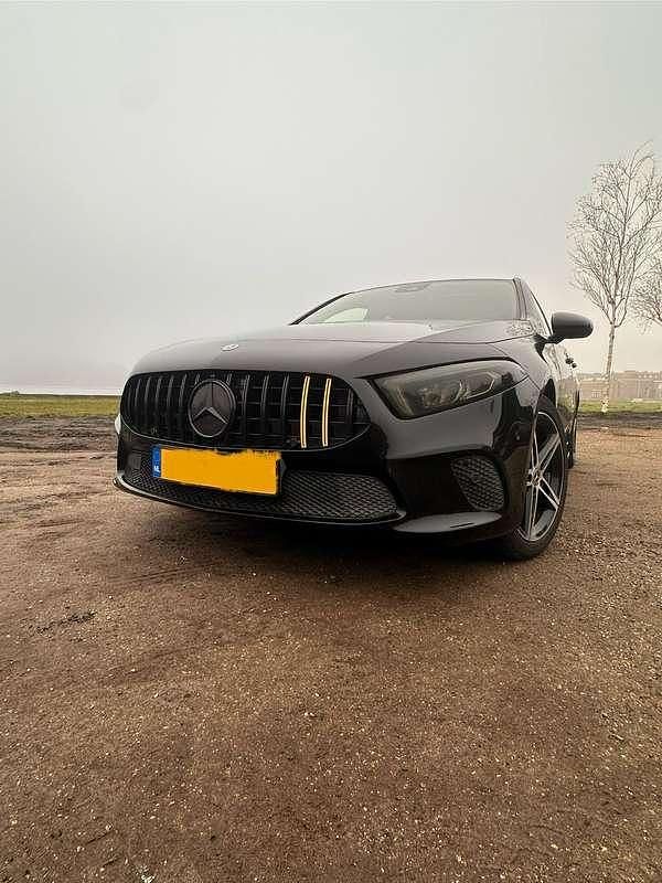 Zwart Gebruikt 2018 Mercedes A200 Hatchback | € 21.000 (Iets duurder) - Afbeelding 1/4