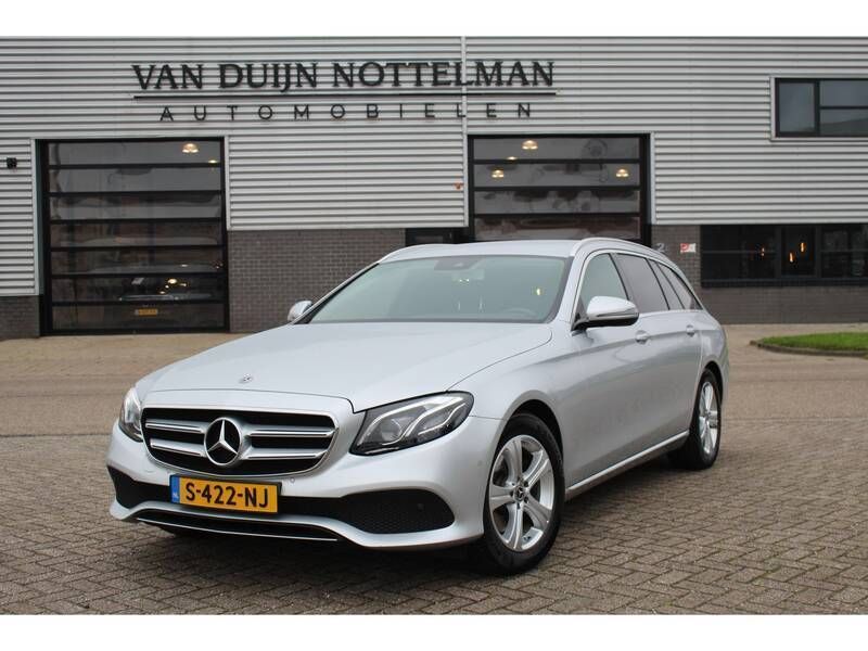 Grijs Gebruikt 2017 Mercedes E200 Premium Stationwagen | € 26.950 (Iets duurder) - Afbeelding 1/4