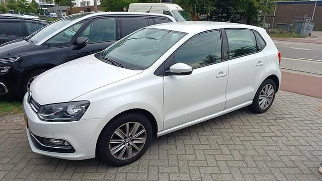 Wit Gebruikt 2016 VW Polo Comfortline Hatchback | € 7.290 (Goede deal) - Afbeelding 1/4