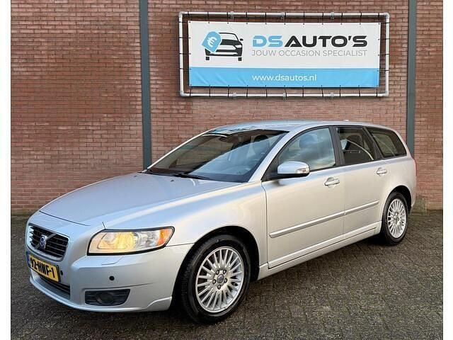 Grijs (metallic) Gebruikt 2009 Volvo V50 Stationwagen | € 3.849 (Eerlijke prijs) - Afbeelding 1/4