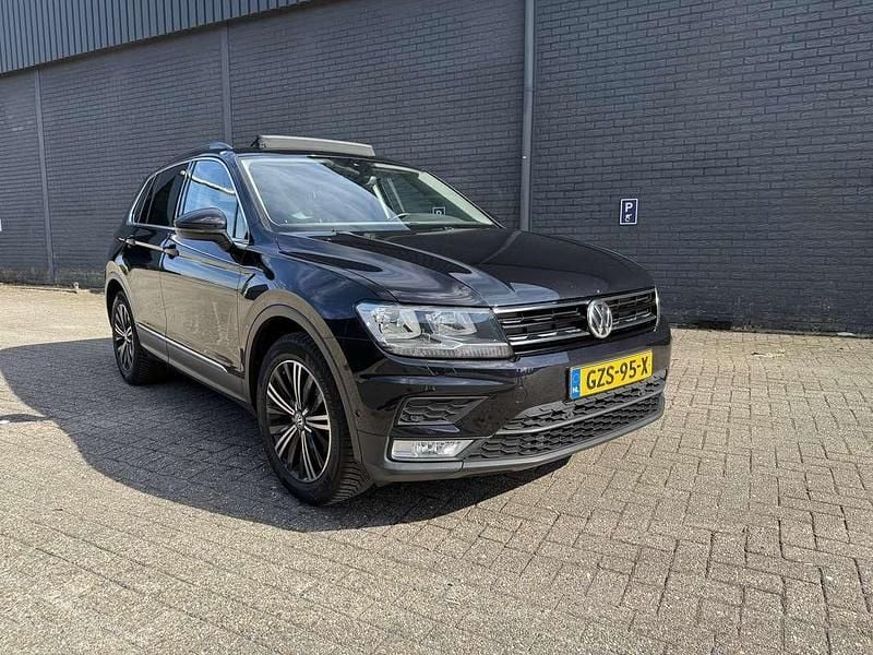 Zwart Gebruikt 2016 VW Tiguan Highline SUV | € 20.450 (Super prijs) - Afbeelding 1/4