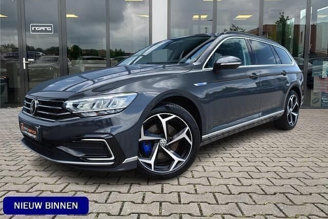 Grijs Gebruikt 2020 VW Passat Business Stationwagen | € 24.900 (Goede deal) - Afbeelding 1/4