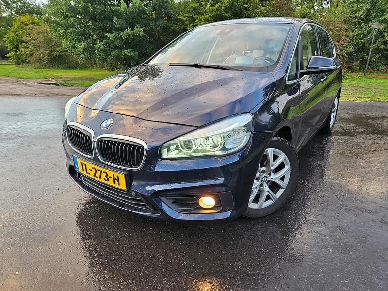 Blauw Gebruikt 2016 BMW 218 Executive Stationwagen | € 12.500 (Super prijs) - Afbeelding 1/4