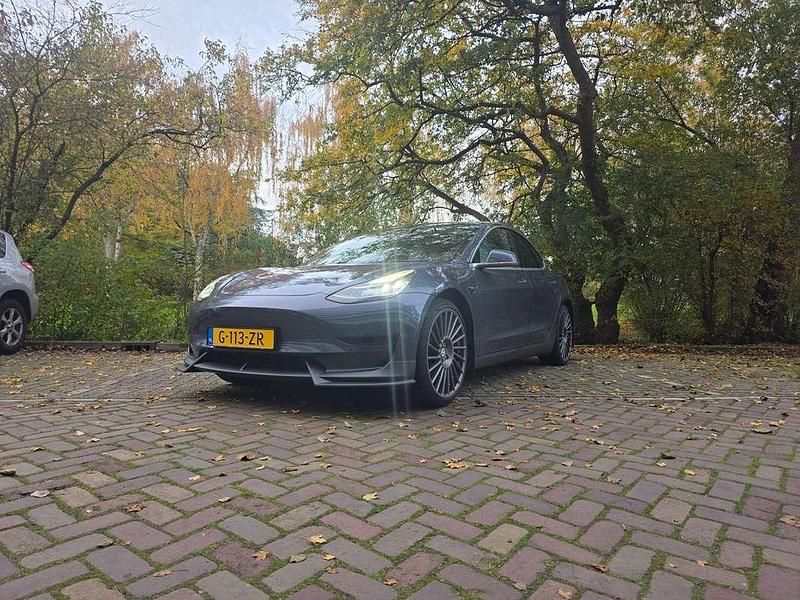 Grijs Gebruikt 2019 Tesla Model 3 Performance Sedan | € 24.500 (Eerlijke prijs) - Afbeelding 1/4