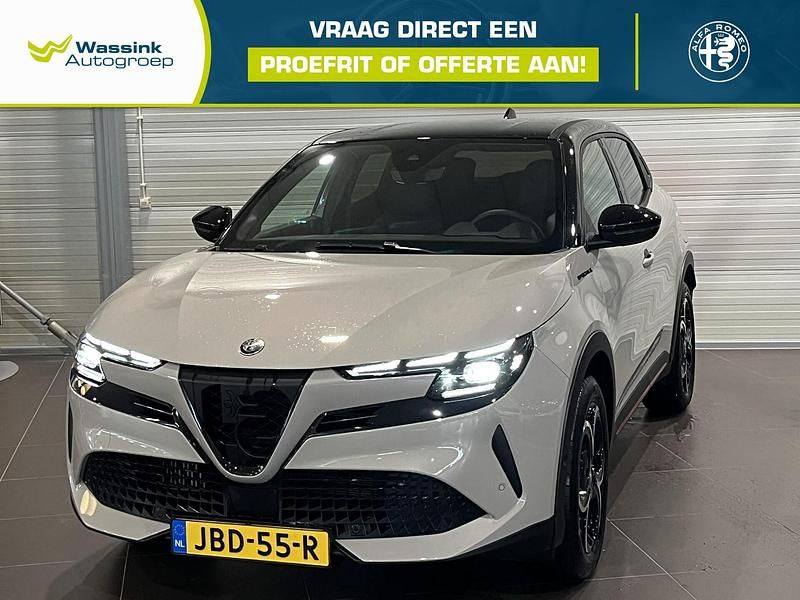 Grijs Occasion 2025 Alfa Romeo GT Junior Edizione Speciale SUV | € 35.940 (Eerlijke prijs) - Afbeelding 1/4