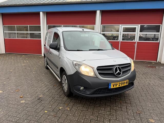Grijs (metallic) Gebruikt 2016 Mercedes Citan 108 Van | € 4.450 (Iets duurder) - Afbeelding 1/4