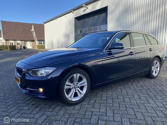 Blauw Gebruikt 2015 BMW 320 Executive Stationwagen | € 4.950 (Goede deal) - Afbeelding 1/4