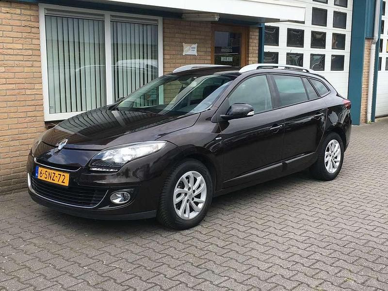 Bruin Occasion 2013 Renault Mégane GrandTour Bose Edition Stationwagen | € 4.350 (Iets duurder) - Afbeelding 1/4