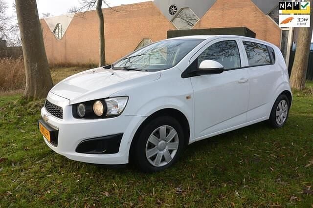 Wit Gebruikt 2012 Chevrolet Aveo LT Hatchback | € 1.899 (Goede deal) - Afbeelding 1/4