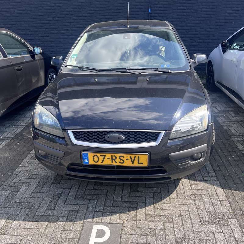 Zwart Gebruikt 2005 Ford Focus Futura Hatchback | € 1.000 (Eerlijke prijs) - Afbeelding 1/1