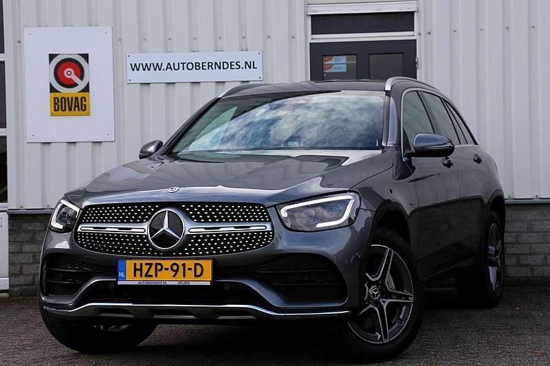 Grijs, metallic lak Gebruikt 2021 Mercedes GLC300 AMG SUV | € 43.900 (Goede deal) - Afbeelding 1/4