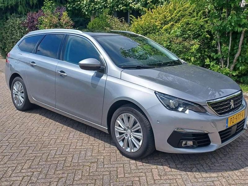 Grijs Gebruikt 2017 Peugeot 308 Allure Stationwagen | € 11.500 (Eerlijke prijs) - Afbeelding 1/4