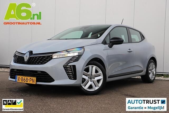 Grijs Gebruikt 2024 Renault Clio V Evolution Hatchback | € 16.900 (Eerlijke prijs) - Afbeelding 1/4