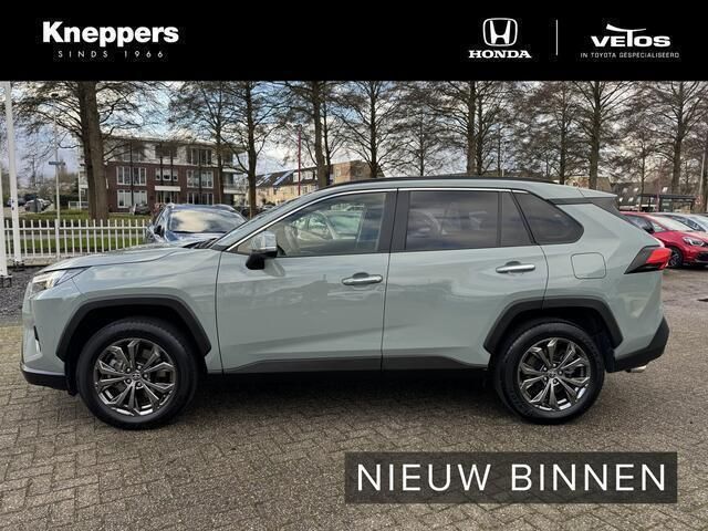 Groen Gebruikt 2023 Toyota RAV4 Executive SUV | € 48.900 (Eerlijke prijs) - Afbeelding 1/4
