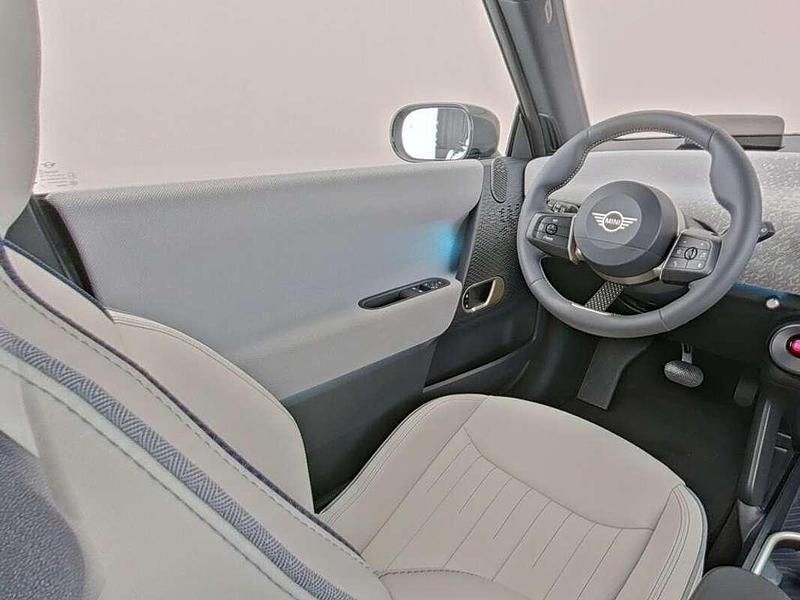 Occasion Mini Cooper Favoured 135 kW (184 PK) 2025 Blauw Hatchback