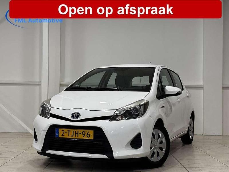 Wit Occasion 2014 Toyota Yaris Hybrid Hatchback | € 10.922 (Goede deal) - Afbeelding 1/4