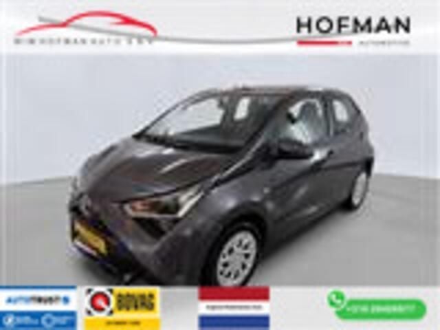 Grijs (metallic) Gebruikt 2021 Toyota Aygo X-play Hatchback | € 11.290 (Eerlijke prijs) - Afbeelding 1/4