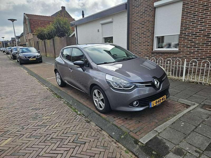 Grijs Gebruikt 2014 Renault Clio IV Dynamique Hatchback | € 4.500 (Goede deal) - Afbeelding 1/4