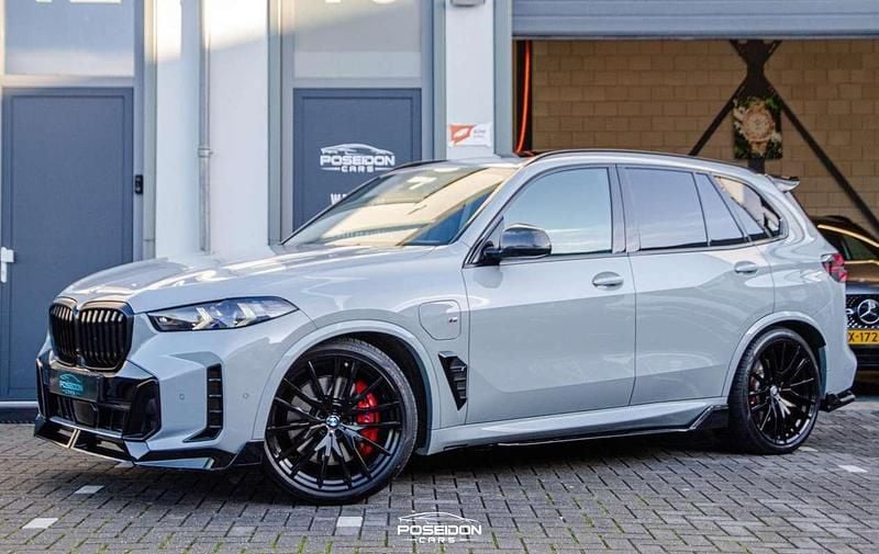 Grijs Occasion 2023 BMW X5 M Sport SUV | € 91.950 - Afbeelding 1/4