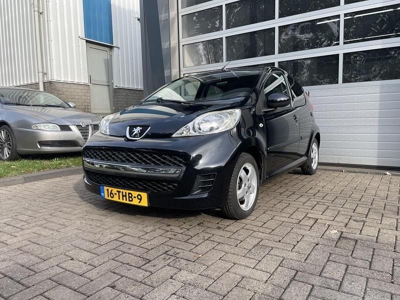 Zwart Gebruikt 2012 Peugeot 107 Hatchback | € 3.250 (Eerlijke prijs) - Afbeelding 1/4