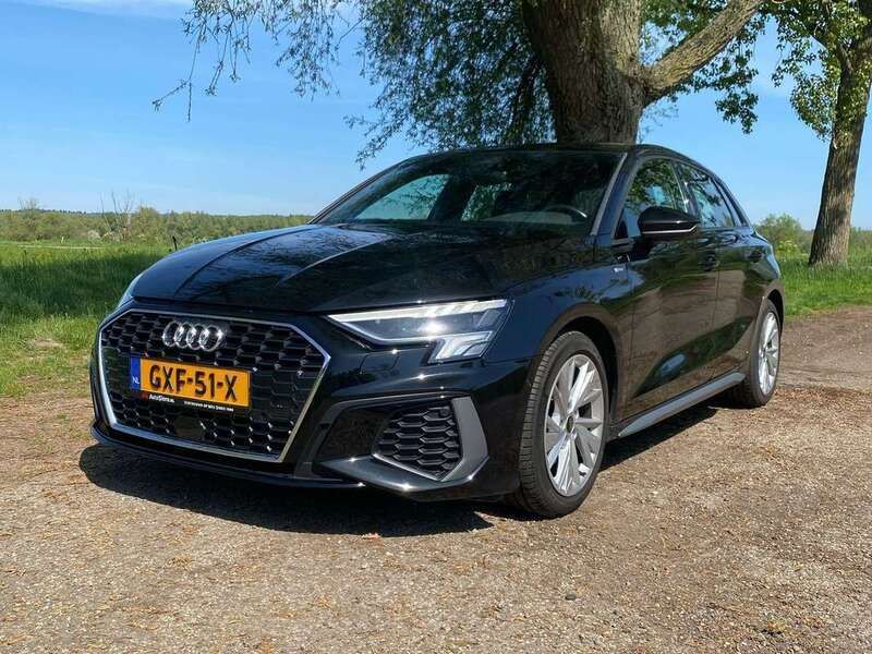Zwart Gebruikt 2021 Audi A3 S-Line Hatchback | € 24.995 (Goede deal) - Afbeelding 1/4