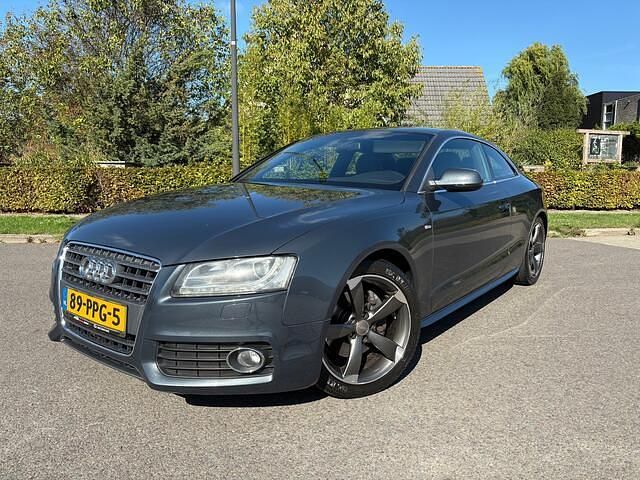 Grijs Gebruikt 2011 Audi A5 S-Line Coupé | € 13.950 (Eerlijke prijs) - Afbeelding 1/4