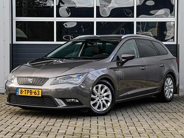 Grijs (metallic) Gebruikt 2014 Seat Leon ST Business Stationwagen | € 5.950 (Eerlijke prijs) - Afbeelding 1/4