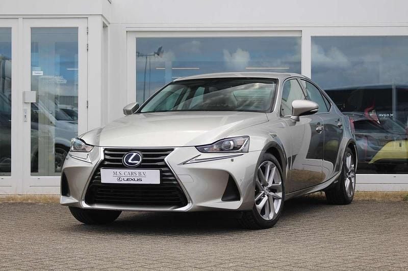 Grijs, metallic lak Gebruikt 2017 Lexus IS300 Business Edition Sedan | € 20.940 (Eerlijke prijs) - Afbeelding 1/4