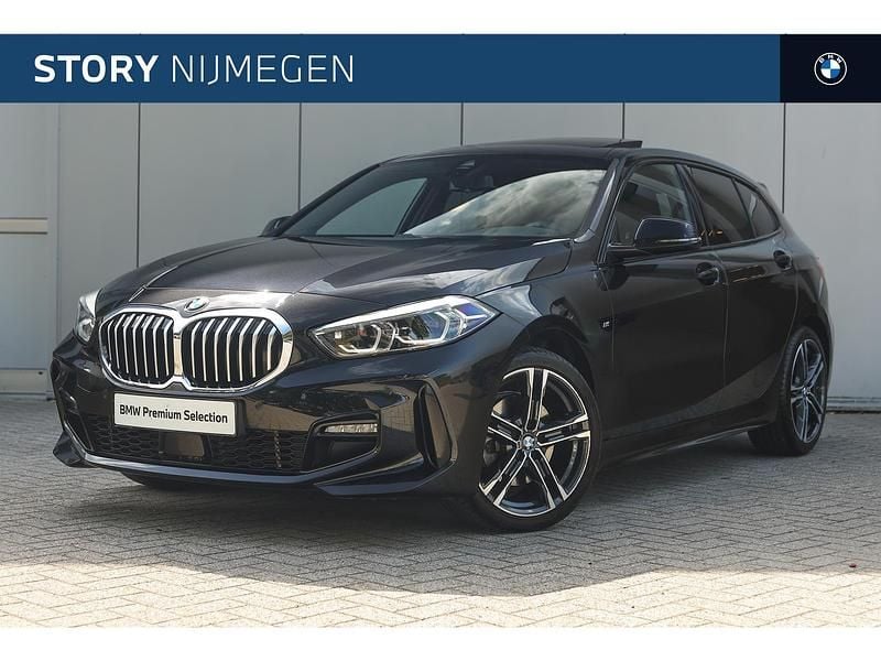 Zwart Gebruikt 2024 BMW 118 Executive Hatchback | € 35.495 (Goede deal) - Afbeelding 1/4