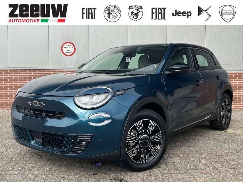 Blauw Nieuw 2024 Fiat 600E Comfort SUV | € 32.450 (Eerlijke prijs) - Afbeelding 1/4