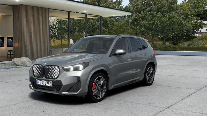 Zilver Nieuw 2025 BMW iX1 M Sport SUV | € 62.793 (Iets duurder) - Afbeelding 1/4