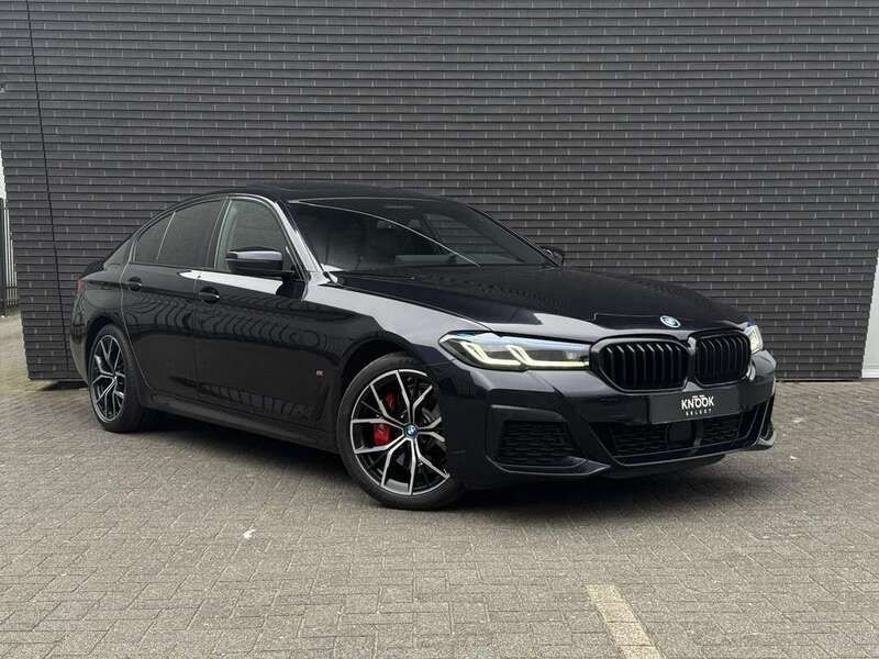 Zwart Gebruikt 2022 BMW 520 M Sport Sedan | € 38.795 (Eerlijke prijs) - Afbeelding 1/4