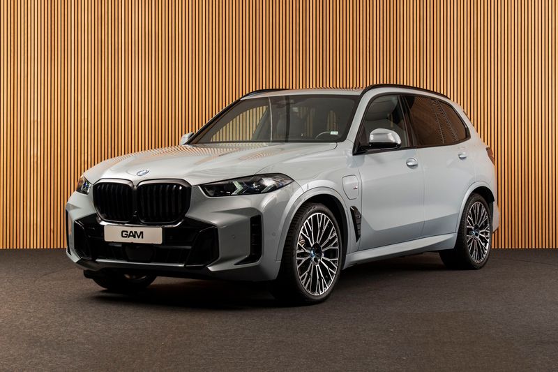 Grijs Gebruikt 2024 BMW X5 Comfort Edition SUV | € 114.800 (Duur) - Afbeelding 1/4
