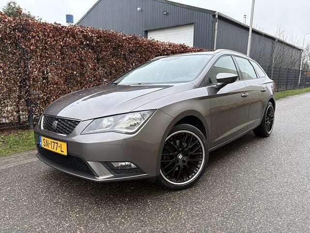 Bruin Occasion 2015 Seat Leon ST Style Stationwagen | € 8.350 (Super prijs) - Afbeelding 1/4