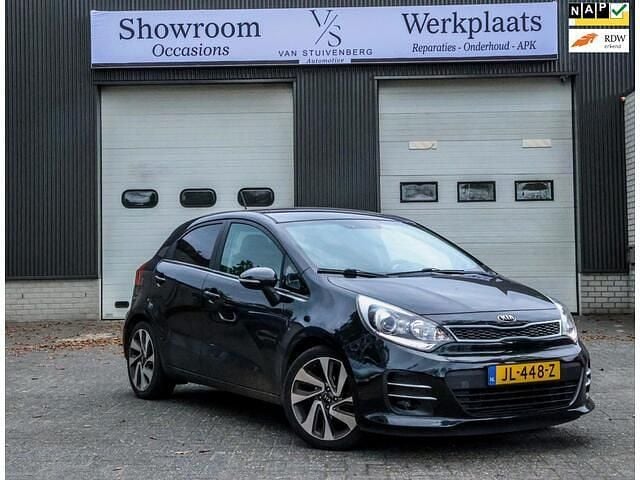 Zwart Gebruikt 2016 Kia Rio Hatchback | € 10.000 (Eerlijke prijs) - Afbeelding 1/4