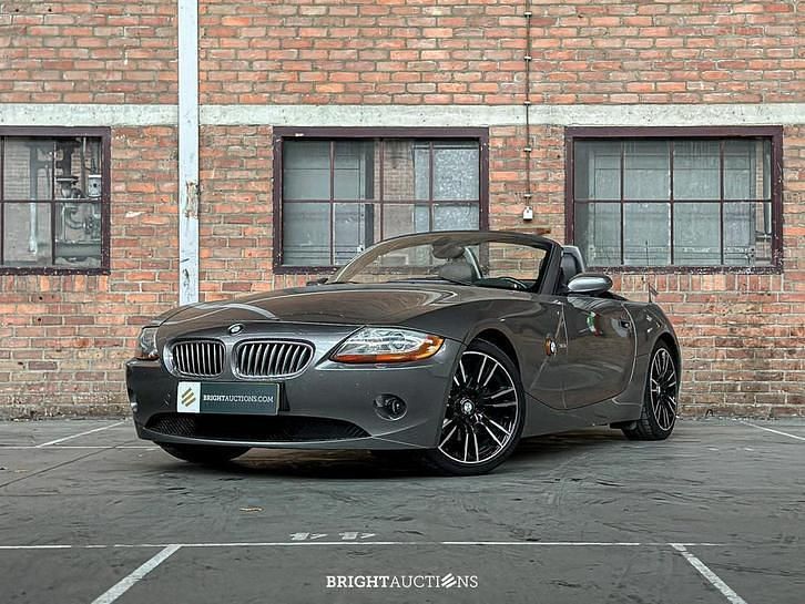 Grijs Gebruikt 2004 BMW Z4 Cabriolet | € 11.000 - Afbeelding 1/4