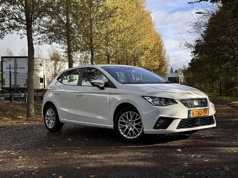 Wit Gebruikt 2017 Seat Ibiza Business Hatchback | € 9.700 (Super prijs) - Afbeelding 1/4