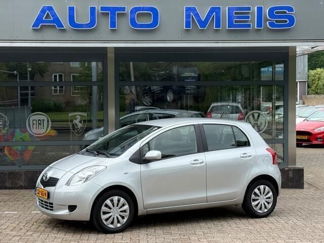 Grijs Gebruikt 2006 Toyota Yaris Terra Hatchback | € 3.495 (Eerlijke prijs) - Afbeelding 1/4