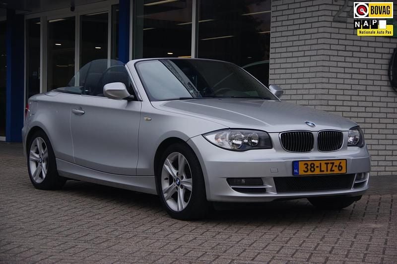 Grijs Gebruikt 2010 BMW 118 Cabriolet Executive Cabriolet | € 10.900 (Eerlijke prijs) - Afbeelding 1/4