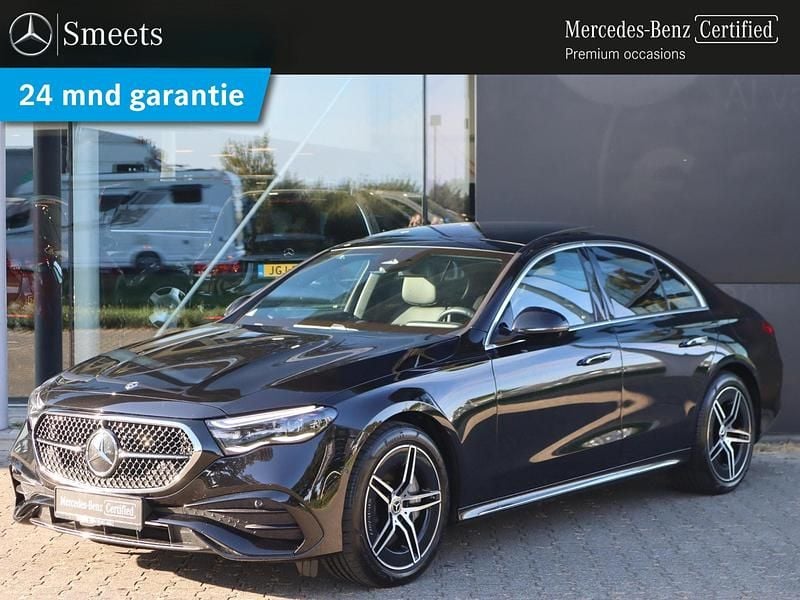 Zwart Gebruikt 2024 Mercedes E300 AMG line Sedan | € 67.888 - Afbeelding 1/4