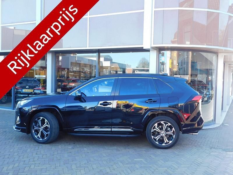 Zwart Gebruikt 2025 Toyota RAV4 Style SUV | € 55.450 (Iets duurder) - Afbeelding 1/4