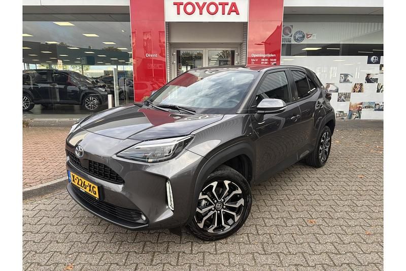 Grijs Gebruikt 2023 Toyota Yaris Hybrid SUV | € 28.090 (Goede deal) - Afbeelding 1/1