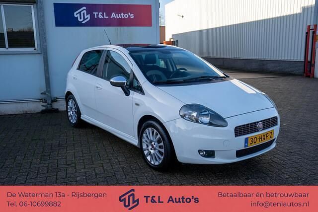 Wit Occasion 2009 Fiat Grande Punto Hatchback | € 3.250 (Eerlijke prijs) - Afbeelding 1/4