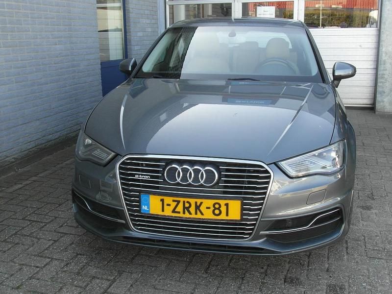 Occasion Audi A3 Sportback e-tron Attraction 2015 Grijs Hatchback